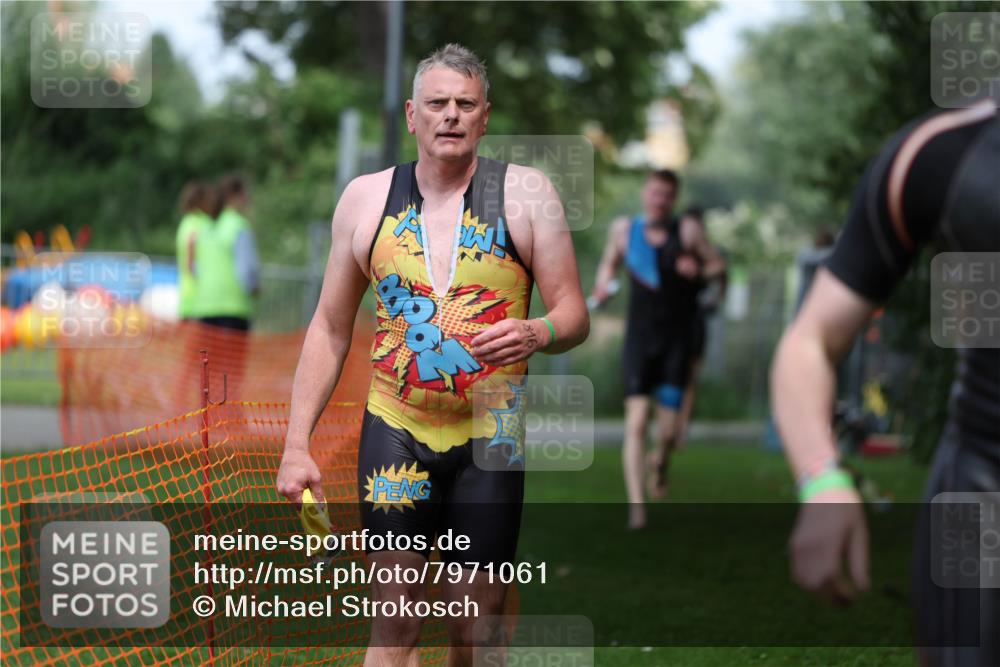 15.06.2025 - 7 Türme Triathlon Michael Strokosch http://msf.ph/oto/7971061 15.06.2025 12:59:08 Schwimmen 194, 750, 754, 816, 826, 845, 860, 1063, 1066, 1097, 1134, 1154 meine-sportfotos.de