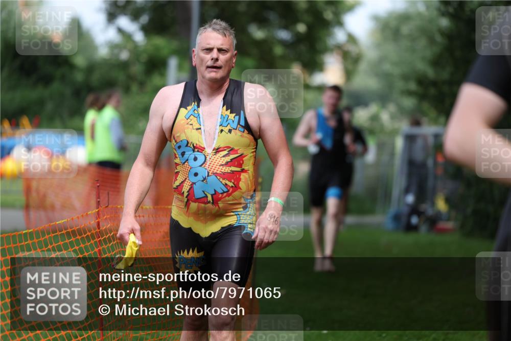 15.06.2025 - 7 Türme Triathlon Michael Strokosch http://msf.ph/oto/7971065 15.06.2025 12:59:08 Schwimmen 194, 750, 754, 816, 826, 845, 860, 1063, 1066, 1097, 1134, 1154 meine-sportfotos.de