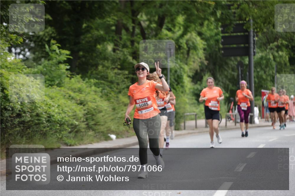 15.06.2025 - REWE Women's Run Jannik Wohlers http://msf.ph/oto/7971066 15.06.2025 10:06:14 Laufen 5085, 55, 6670 meine-sportfotos.de