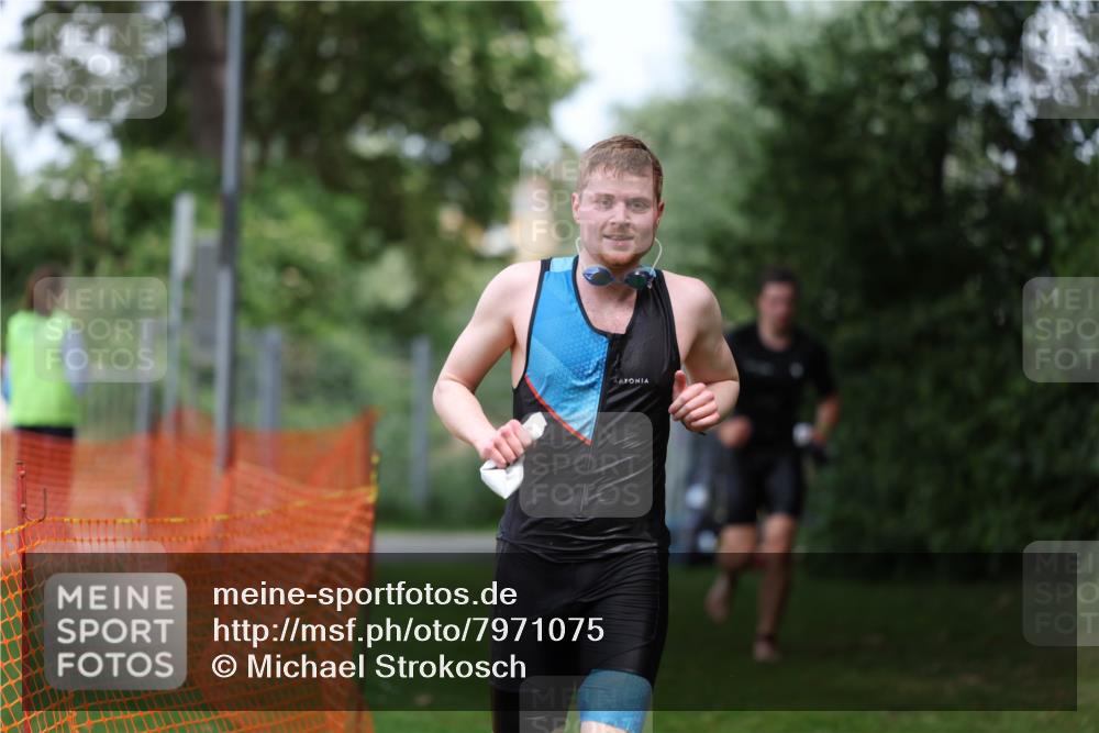 15.06.2025 - 7 Türme Triathlon Michael Strokosch http://msf.ph/oto/7971075 15.06.2025 12:59:12 Schwimmen 194, 743, 750, 754, 816, 845, 860, 1063, 1066, 1097, 1154 meine-sportfotos.de
