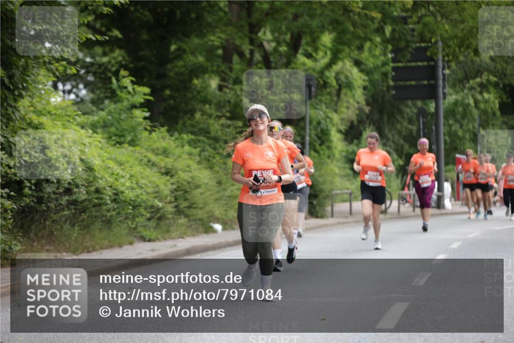 15.06.2025 - REWE Women's Run Jannik Wohlers http://msf.ph/oto/7971084 15.06.2025 10:06:14 Laufen 6679 meine-sportfotos.de