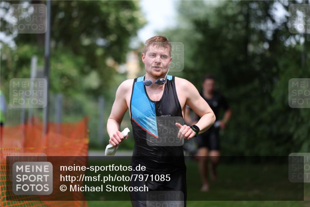 15.06.2025 - 7 Türme Triathlon Michael Strokosch http://msf.ph/oto/7971085 15.06.2025 12:59:12 Schwimmen 194, 743, 750, 754, 816, 845, 860, 1063, 1066, 1097, 1154 meine-sportfotos.de