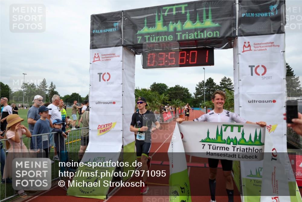 15.06.2025 - 7 Türme Triathlon Michael Strokosch http://msf.ph/oto/7971095 15.06.2025 13:58:01 Ziel 566 meine-sportfotos.de