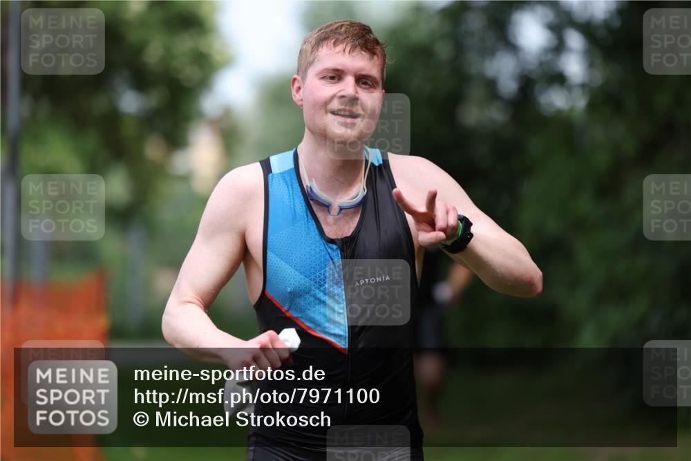 15.06.2025 - 7 Türme Triathlon Michael Strokosch http://msf.ph/oto/7971100 15.06.2025 12:59:13 Schwimmen 194, 743, 750, 754, 816, 845, 860, 875, 975, 1063, 1066, 1097, 1154 meine-sportfotos.de