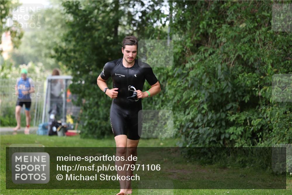 15.06.2025 - 7 Türme Triathlon Michael Strokosch http://msf.ph/oto/7971106 15.06.2025 12:59:14 Schwimmen 194, 743, 750, 754, 816, 845, 875, 975, 1063, 1066, 1097, 1154 meine-sportfotos.de