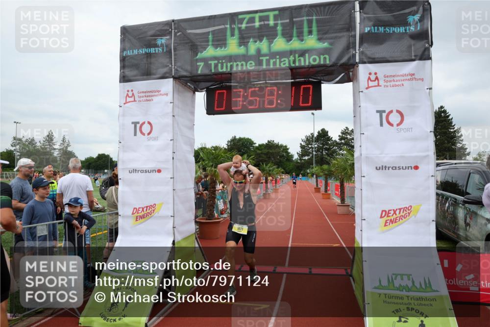 15.06.2025 - 7 Türme Triathlon Michael Strokosch http://msf.ph/oto/7971124 15.06.2025 13:58:09 Ziel 1071 meine-sportfotos.de