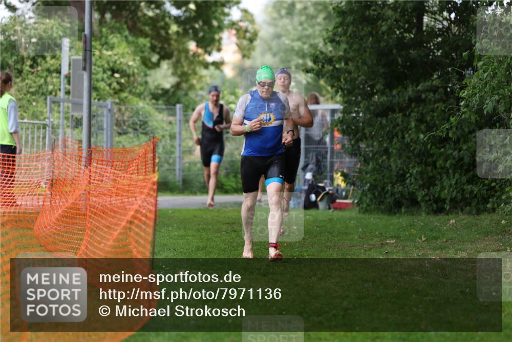 15.06.2025 - 7 Türme Triathlon Michael Strokosch http://msf.ph/oto/7971136 15.06.2025 12:59:20 Schwimmen 743, 750, 754, 816, 875, 892, 975, 1063, 1088, 1097, 1154 meine-sportfotos.de