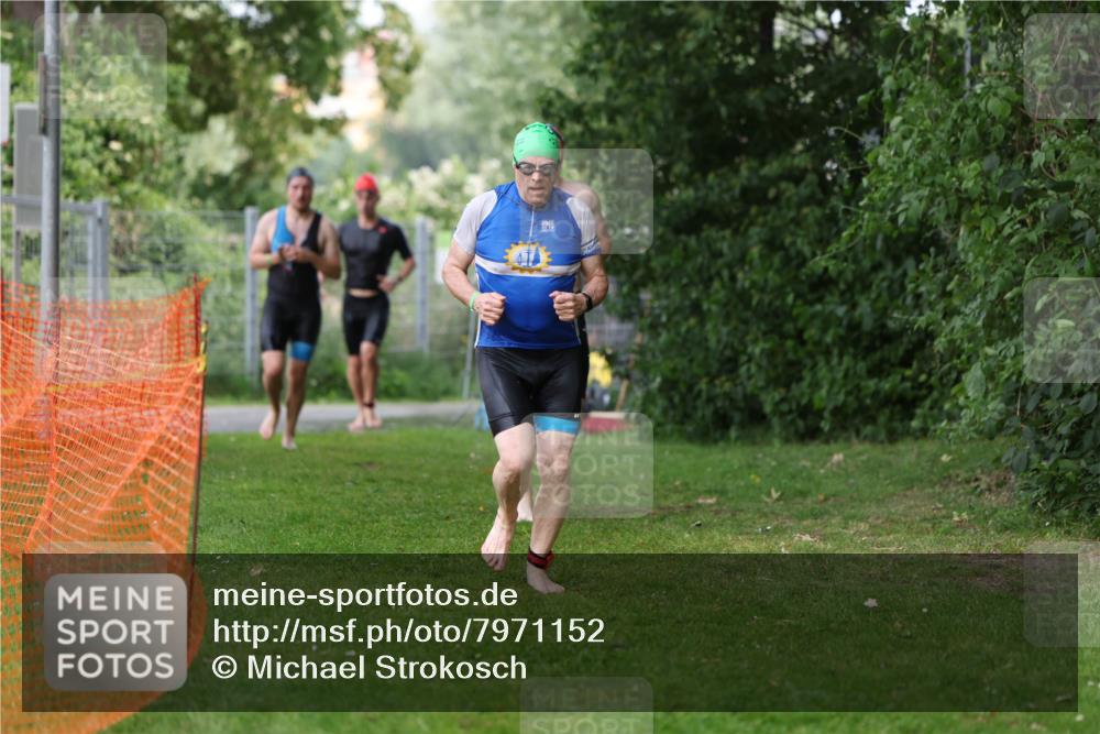 15.06.2025 - 7 Türme Triathlon Michael Strokosch http://msf.ph/oto/7971152 15.06.2025 12:59:21 Schwimmen 743, 750, 754, 816, 875, 892, 975, 1063, 1088, 1097, 1154 meine-sportfotos.de