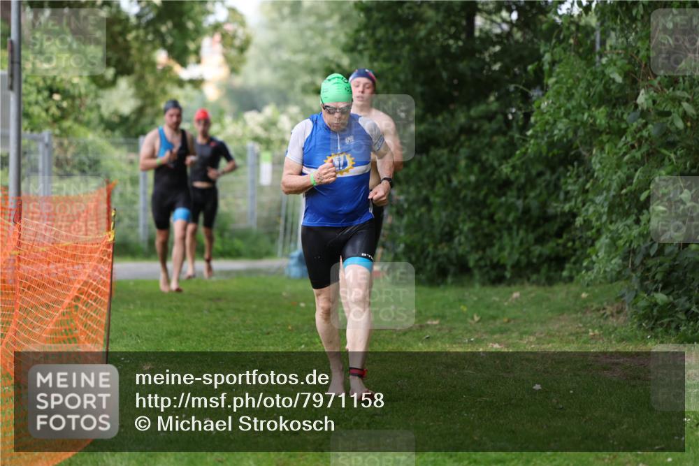 15.06.2025 - 7 Türme Triathlon Michael Strokosch http://msf.ph/oto/7971158 15.06.2025 12:59:21 Schwimmen 743, 750, 754, 816, 875, 892, 975, 1063, 1088, 1097, 1154 meine-sportfotos.de
