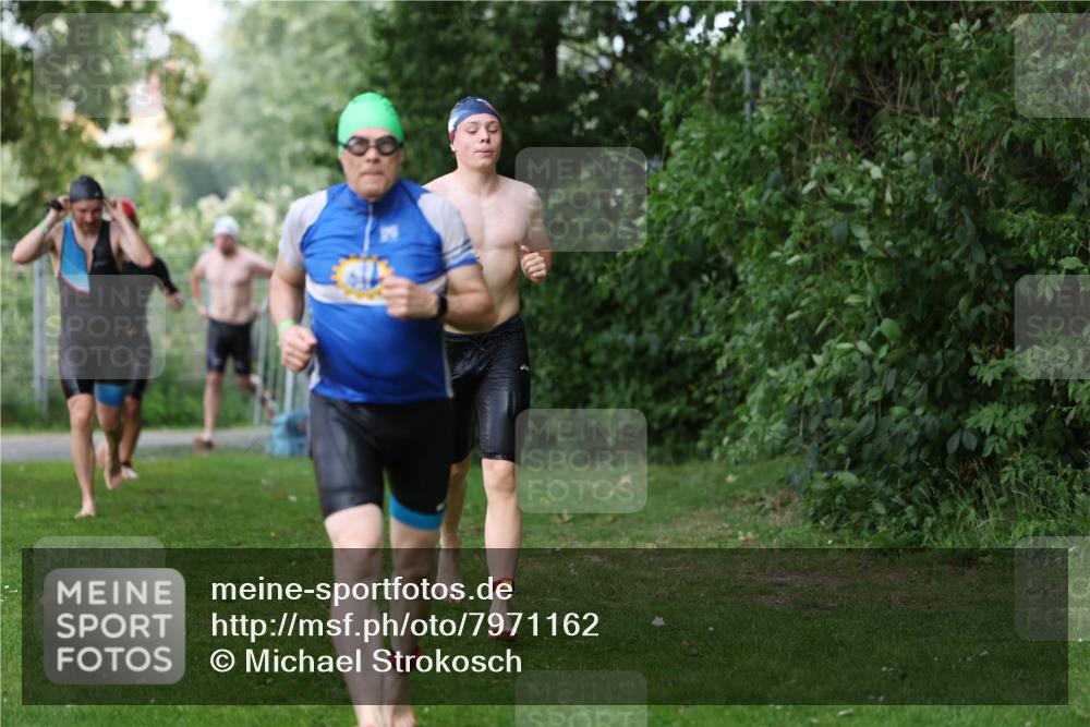 15.06.2025 - 7 Türme Triathlon Michael Strokosch http://msf.ph/oto/7971162 15.06.2025 12:59:22 Schwimmen 743, 750, 754, 816, 875, 892, 975, 1063, 1088, 1097, 1154 meine-sportfotos.de