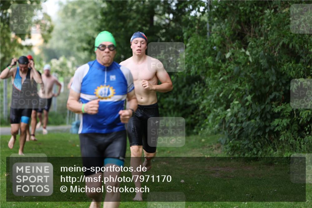 15.06.2025 - 7 Türme Triathlon Michael Strokosch http://msf.ph/oto/7971170 15.06.2025 12:59:23 Schwimmen 743, 750, 754, 816, 875, 892, 975, 1063, 1088, 1097 meine-sportfotos.de