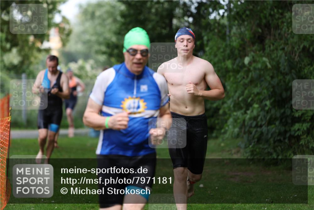 15.06.2025 - 7 Türme Triathlon Michael Strokosch http://msf.ph/oto/7971181 15.06.2025 12:59:24 Schwimmen 743, 750, 754, 816, 875, 892, 975, 1063, 1088, 1097 meine-sportfotos.de