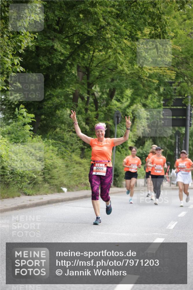 15.06.2025 - REWE Women's Run Jannik Wohlers http://msf.ph/oto/7971203 15.06.2025 10:06:22 Laufen 5099 meine-sportfotos.de