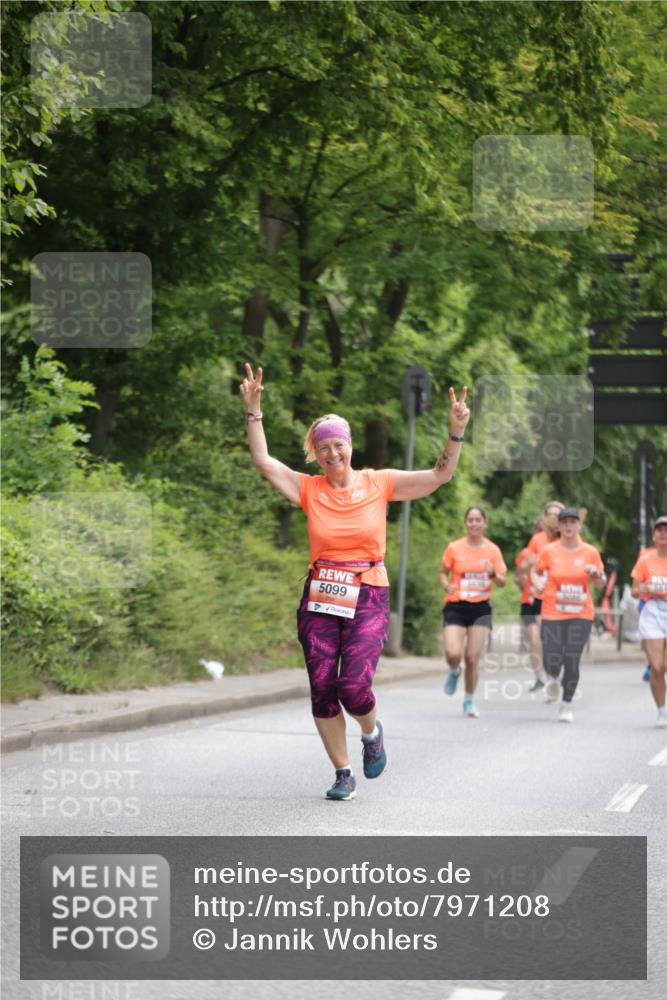 15.06.2025 - REWE Women's Run Jannik Wohlers http://msf.ph/oto/7971208 15.06.2025 10:06:22 Laufen 5099 meine-sportfotos.de