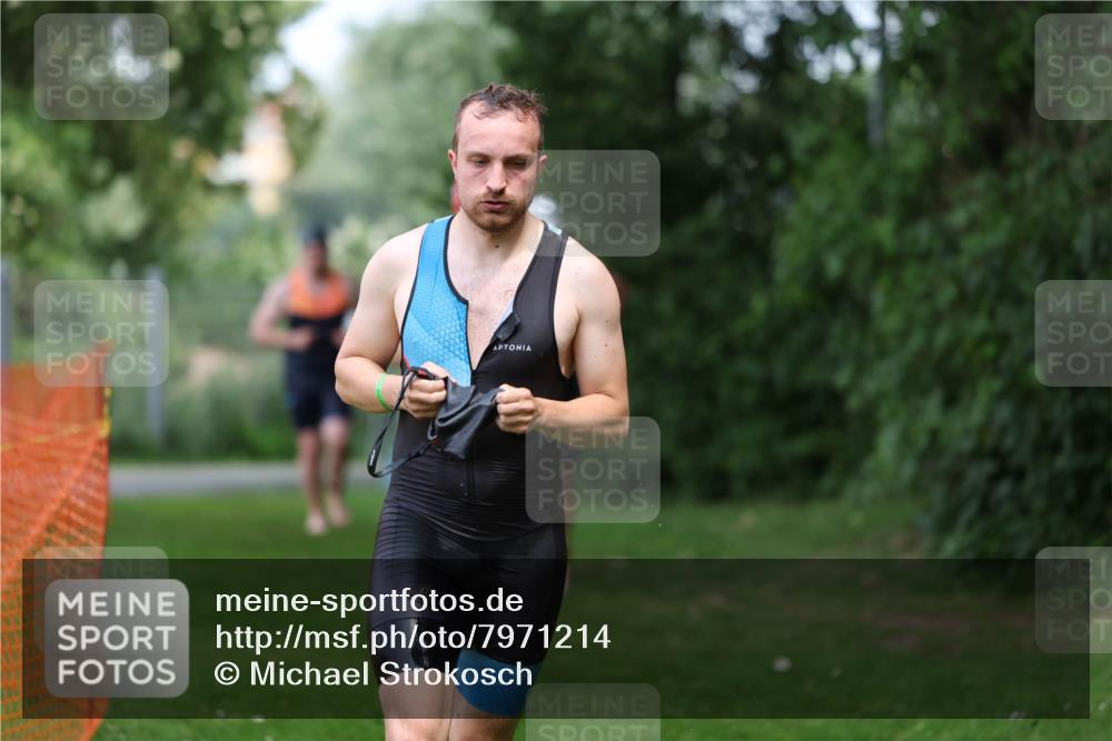 15.06.2025 - 7 Türme Triathlon Michael Strokosch http://msf.ph/oto/7971214 15.06.2025 12:59:27 Schwimmen 743, 750, 754, 875, 892, 975, 1063, 1082, 1088, 1097 meine-sportfotos.de