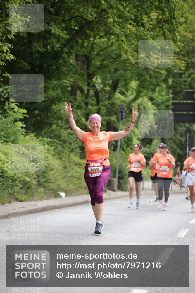 15.06.2025 - REWE Women's Run Jannik Wohlers http://msf.ph/oto/7971216 15.06.2025 10:06:22 Laufen 5099 meine-sportfotos.de