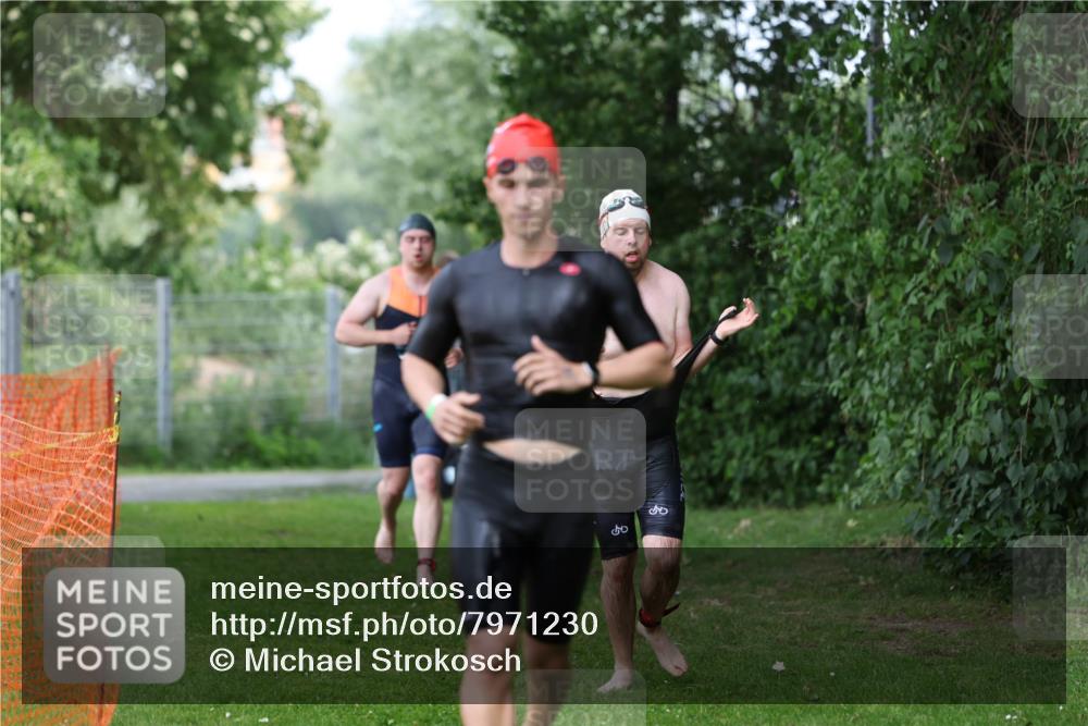15.06.2025 - 7 Türme Triathlon Michael Strokosch http://msf.ph/oto/7971230 15.06.2025 12:59:29 Schwimmen 743, 750, 875, 892, 975, 1008, 1063, 1082, 1088, 1097 meine-sportfotos.de