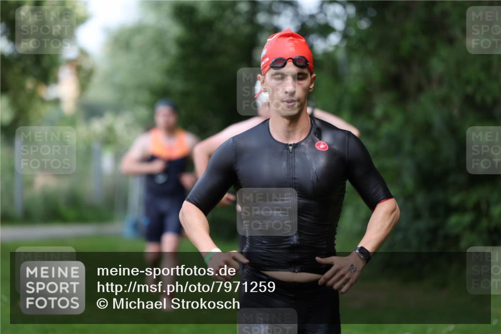 15.06.2025 - 7 Türme Triathlon Michael Strokosch http://msf.ph/oto/7971259 15.06.2025 12:59:30 Schwimmen 191, 743, 750, 875, 892, 975, 1008, 1063, 1082, 1088, 1097 meine-sportfotos.de