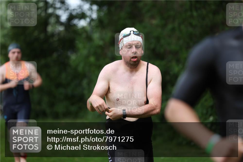 15.06.2025 - 7 Türme Triathlon Michael Strokosch http://msf.ph/oto/7971275 15.06.2025 12:59:31 Schwimmen 191, 743, 750, 875, 892, 975, 1008, 1063, 1082, 1088, 1097 meine-sportfotos.de