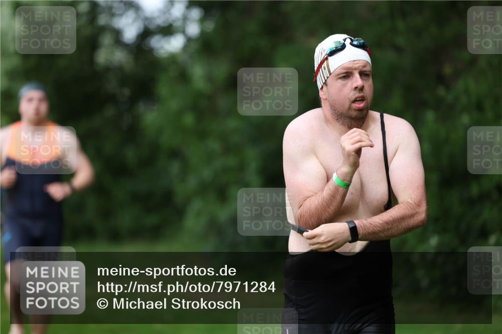 15.06.2025 - 7 Türme Triathlon Michael Strokosch http://msf.ph/oto/7971284 15.06.2025 12:59:32 Schwimmen 191, 743, 750, 875, 892, 975, 1008, 1082, 1088, 1097 meine-sportfotos.de