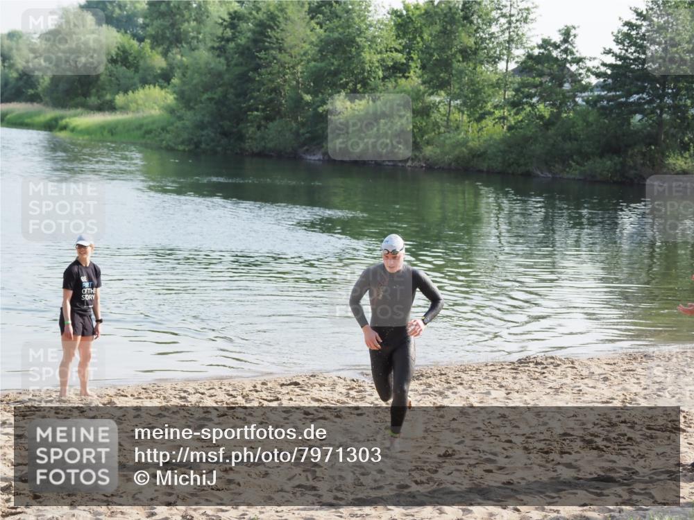 21.06.2025 - 27. Vierlanden-Triathlon MichiJ http://msf.ph/oto/7971303 15.06.2026 08:28:29 Schwimmen 10 meine-sportfotos.de