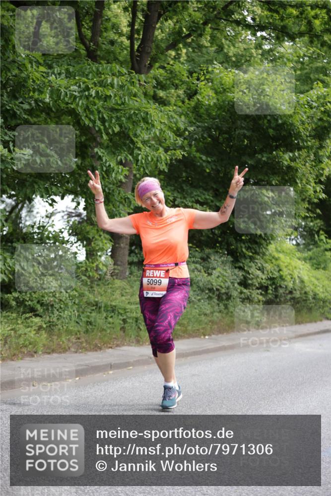 15.06.2025 - REWE Women's Run Jannik Wohlers http://msf.ph/oto/7971306 15.06.2025 10:06:26 Laufen 5099 meine-sportfotos.de