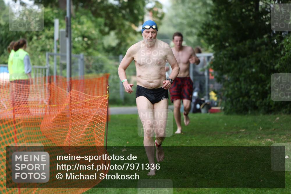 15.06.2025 - 7 Türme Triathlon Michael Strokosch http://msf.ph/oto/7971336 15.06.2025 12:59:43 Schwimmen 191, 875, 892, 975, 1008, 1082, 1088 meine-sportfotos.de