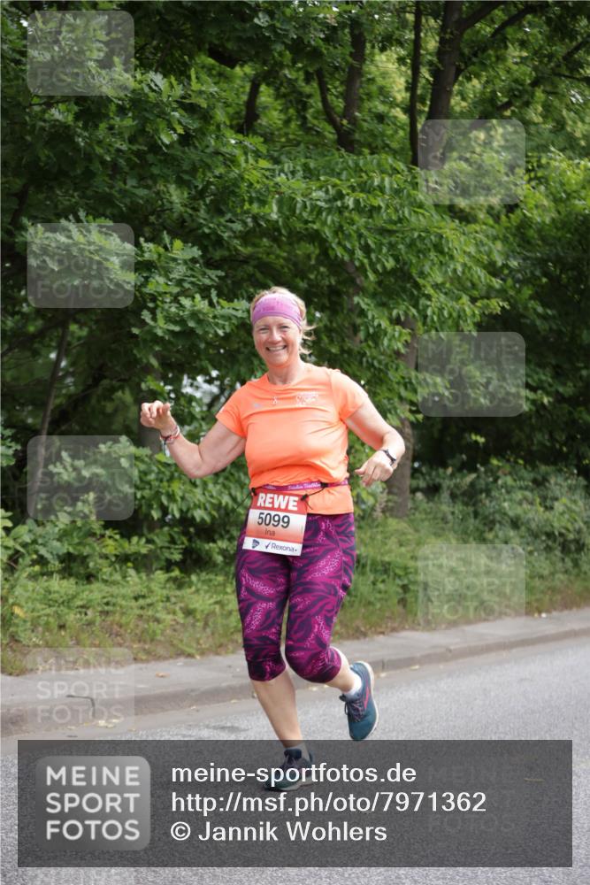 15.06.2025 - REWE Women's Run Jannik Wohlers http://msf.ph/oto/7971362 15.06.2025 10:06:26 Laufen 5099 meine-sportfotos.de