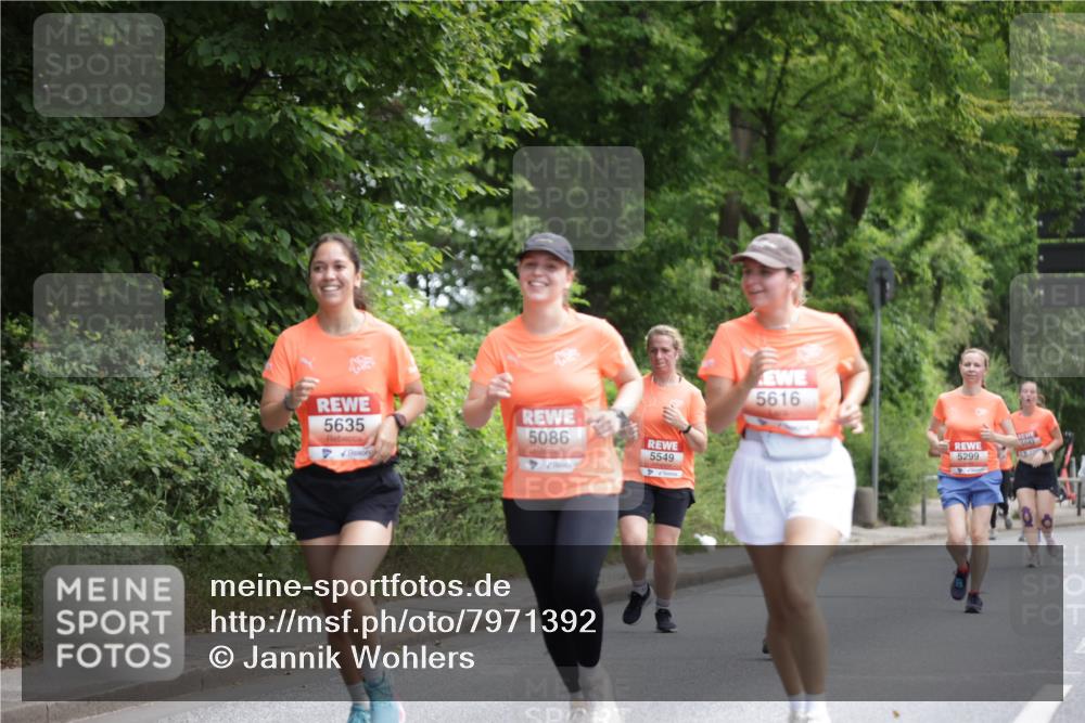 15.06.2025 - REWE Women's Run Jannik Wohlers http://msf.ph/oto/7971392 15.06.2025 10:06:29 Laufen 5635, 5086, 5549, 5616, 5299 meine-sportfotos.de
