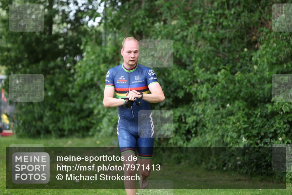 15.06.2025 - 7 Türme Triathlon Michael Strokosch http://msf.ph/oto/7971413 15.06.2025 12:59:52 Schwimmen 191, 1008, 1082 meine-sportfotos.de