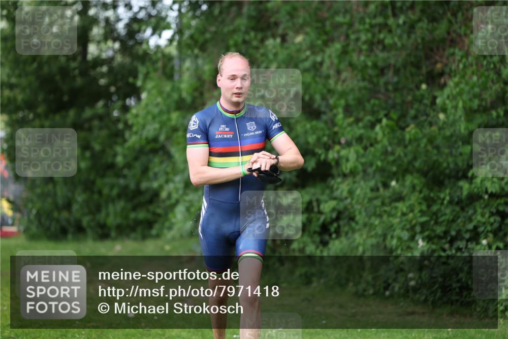 15.06.2025 - 7 Türme Triathlon Michael Strokosch http://msf.ph/oto/7971418 15.06.2025 12:59:52 Schwimmen 191, 1008, 1082 meine-sportfotos.de