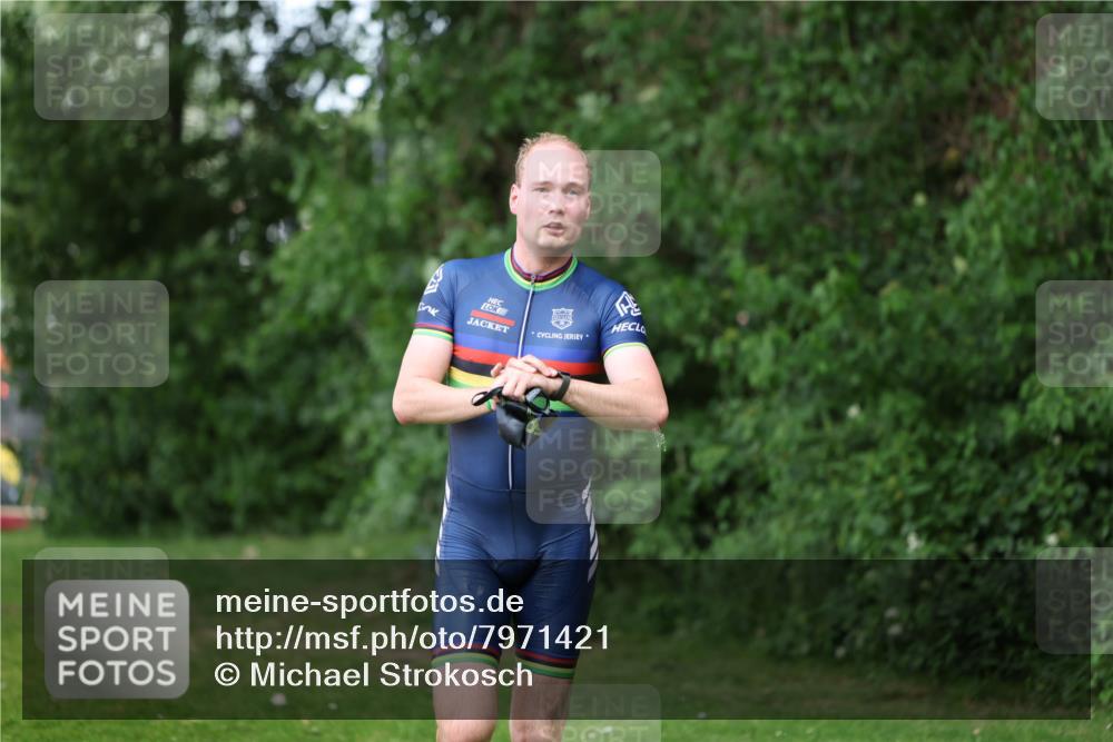 15.06.2025 - 7 Türme Triathlon Michael Strokosch http://msf.ph/oto/7971421 15.06.2025 12:59:52 Schwimmen 191, 1008, 1082 meine-sportfotos.de
