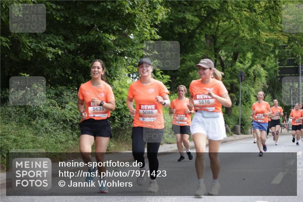 15.06.2025 - REWE Women's Run Jannik Wohlers http://msf.ph/oto/7971423 15.06.2025 10:06:29 Laufen 5635, 5086, 5549, 5616, 5013, 5299, 5115 meine-sportfotos.de