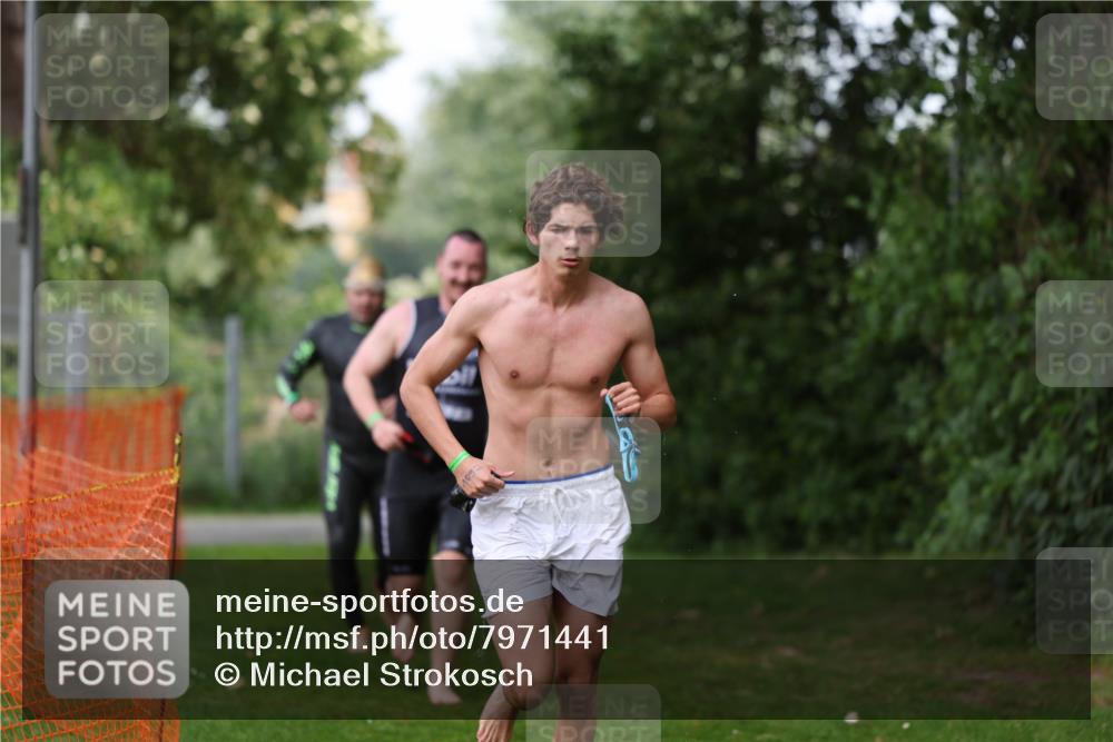 15.06.2025 - 7 Türme Triathlon Michael Strokosch http://msf.ph/oto/7971441 15.06.2025 13:00:21 Schwimmen 193, 705, 1092 meine-sportfotos.de