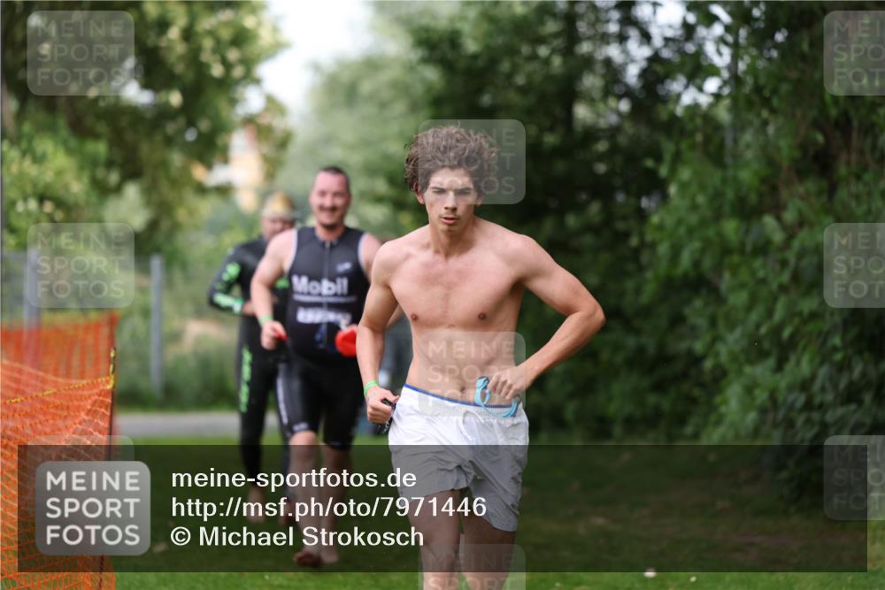 15.06.2025 - 7 Türme Triathlon Michael Strokosch http://msf.ph/oto/7971446 15.06.2025 13:00:21 Schwimmen 193, 705, 1092 meine-sportfotos.de