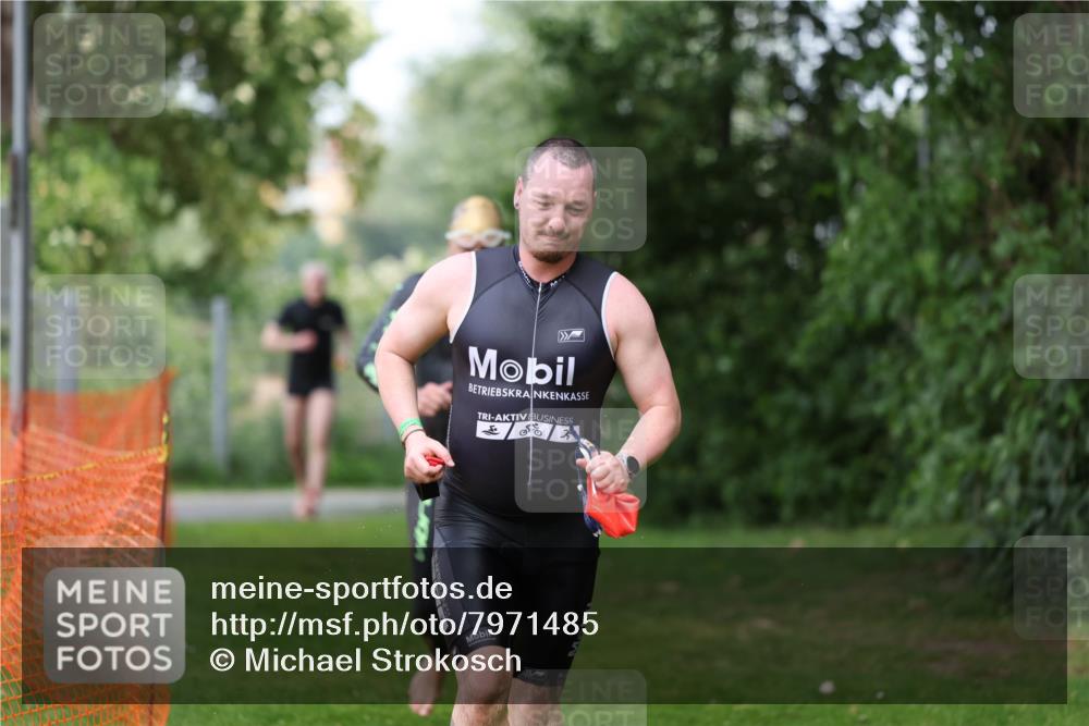 15.06.2025 - 7 Türme Triathlon Michael Strokosch http://msf.ph/oto/7971485 15.06.2025 13:00:23 Schwimmen 193, 705, 1092 meine-sportfotos.de