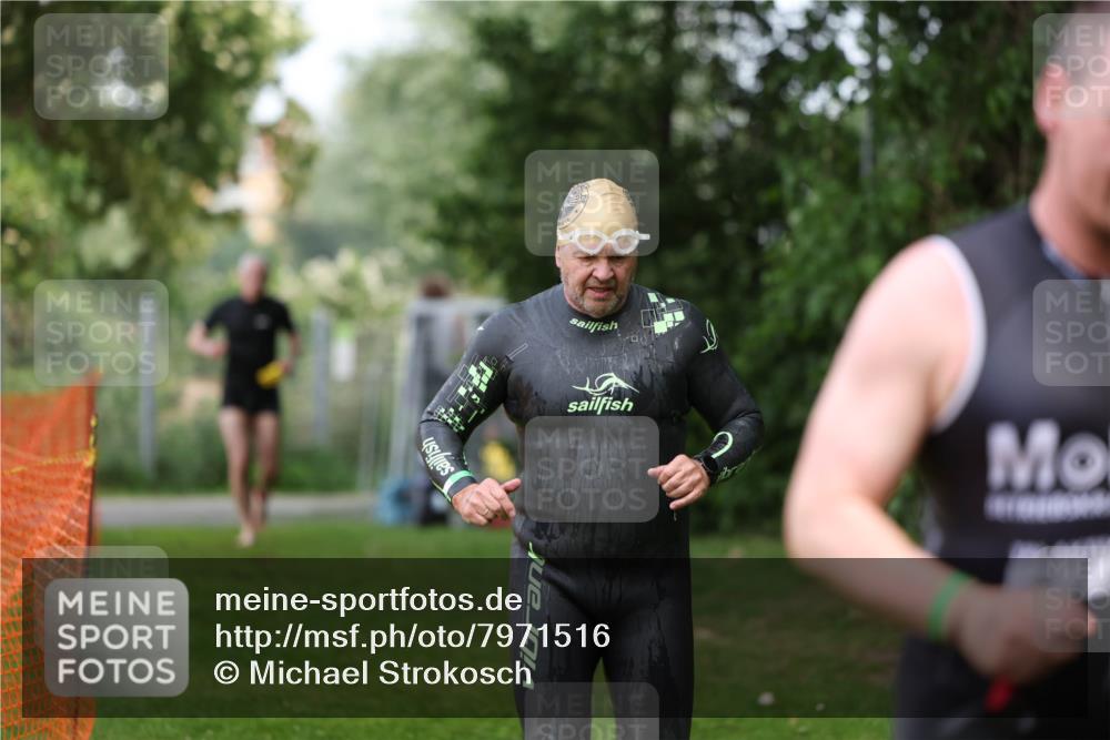 15.06.2025 - 7 Türme Triathlon Michael Strokosch http://msf.ph/oto/7971516 15.06.2025 13:00:25 Schwimmen 193, 705, 1092 meine-sportfotos.de