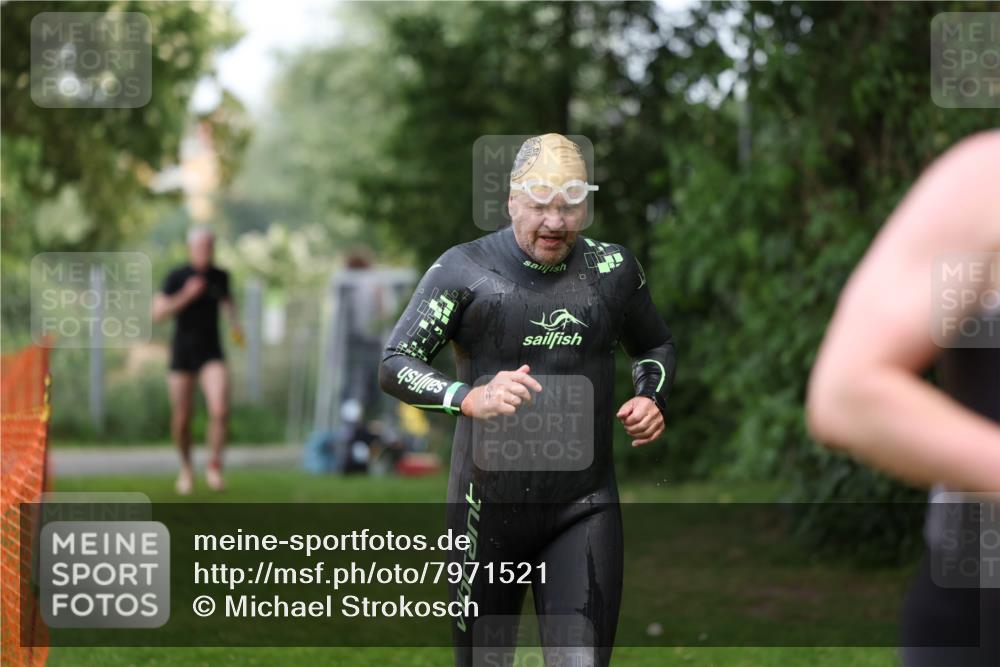 15.06.2025 - 7 Türme Triathlon Michael Strokosch http://msf.ph/oto/7971521 15.06.2025 13:00:25 Schwimmen 193, 705, 1092 meine-sportfotos.de