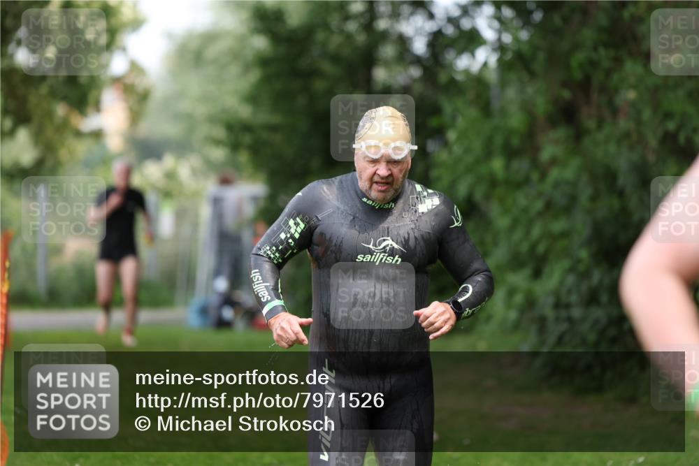 15.06.2025 - 7 Türme Triathlon Michael Strokosch http://msf.ph/oto/7971526 15.06.2025 13:00:26 Schwimmen 193, 705, 1092 meine-sportfotos.de