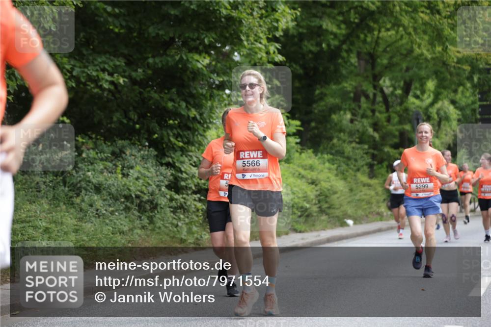 15.06.2025 - REWE Women's Run Jannik Wohlers http://msf.ph/oto/7971554 15.06.2025 10:06:32 Laufen 5, 5566, 4, 5299 meine-sportfotos.de