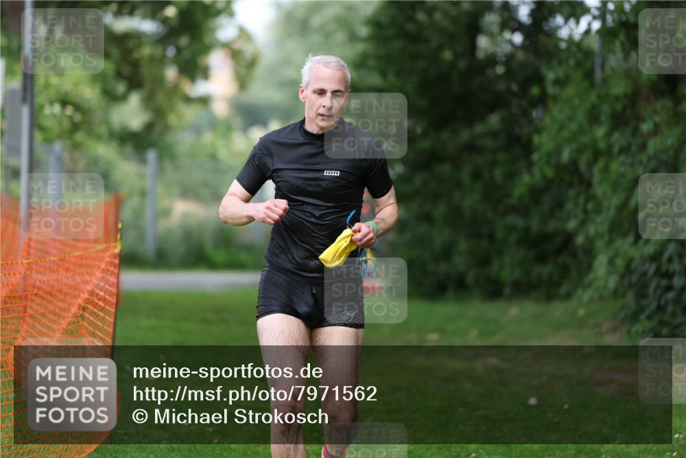 15.06.2025 - 7 Türme Triathlon Michael Strokosch http://msf.ph/oto/7971562 15.06.2025 13:00:33 Schwimmen 193, 705 meine-sportfotos.de