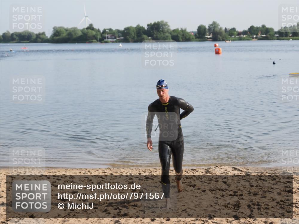 21.06.2025 - 27. Vierlanden-Triathlon MichiJ http://msf.ph/oto/7971567 15.06.2026 08:30:31 Schwimmen 17, 37 meine-sportfotos.de