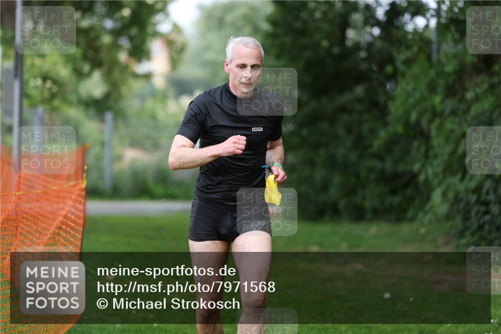 15.06.2025 - 7 Türme Triathlon Michael Strokosch http://msf.ph/oto/7971568 15.06.2025 13:00:33 Schwimmen 193, 705 meine-sportfotos.de