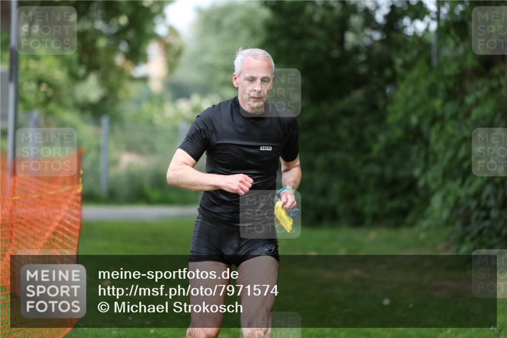 15.06.2025 - 7 Türme Triathlon Michael Strokosch http://msf.ph/oto/7971574 15.06.2025 13:00:33 Schwimmen 193, 705 meine-sportfotos.de