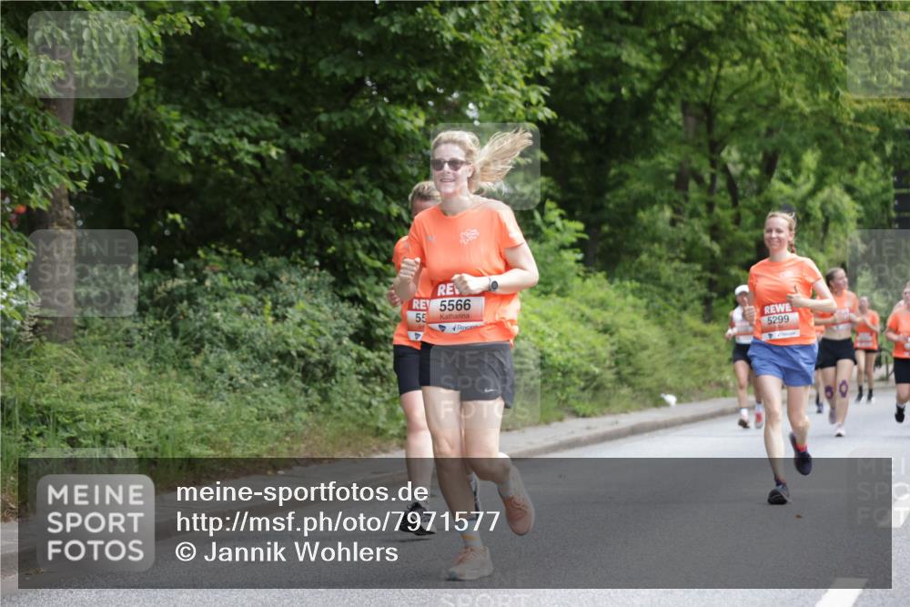 15.06.2025 - REWE Women's Run Jannik Wohlers http://msf.ph/oto/7971577 15.06.2025 10:06:32 Laufen 5566, 55, 5299 meine-sportfotos.de