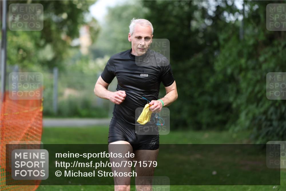 15.06.2025 - 7 Türme Triathlon Michael Strokosch http://msf.ph/oto/7971579 15.06.2025 13:00:33 Schwimmen 193, 705 meine-sportfotos.de