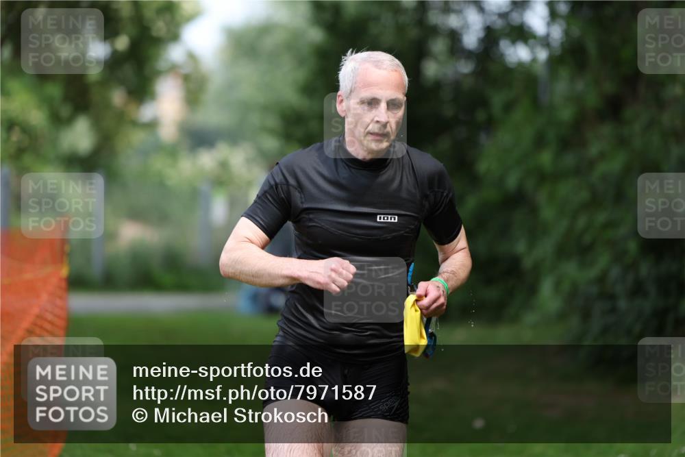 15.06.2025 - 7 Türme Triathlon Michael Strokosch http://msf.ph/oto/7971587 15.06.2025 13:00:34 Schwimmen 193, 705 meine-sportfotos.de