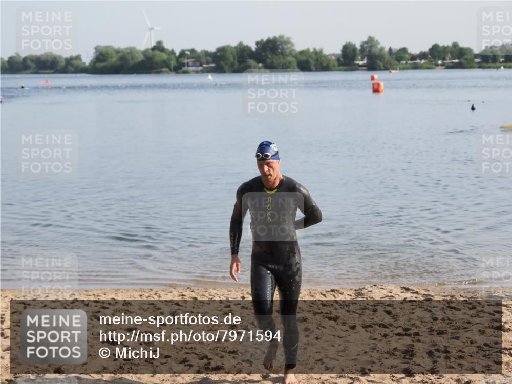 21.06.2025 - 27. Vierlanden-Triathlon MichiJ http://msf.ph/oto/7971594 15.06.2026 08:30:31 Schwimmen 17, 37 meine-sportfotos.de