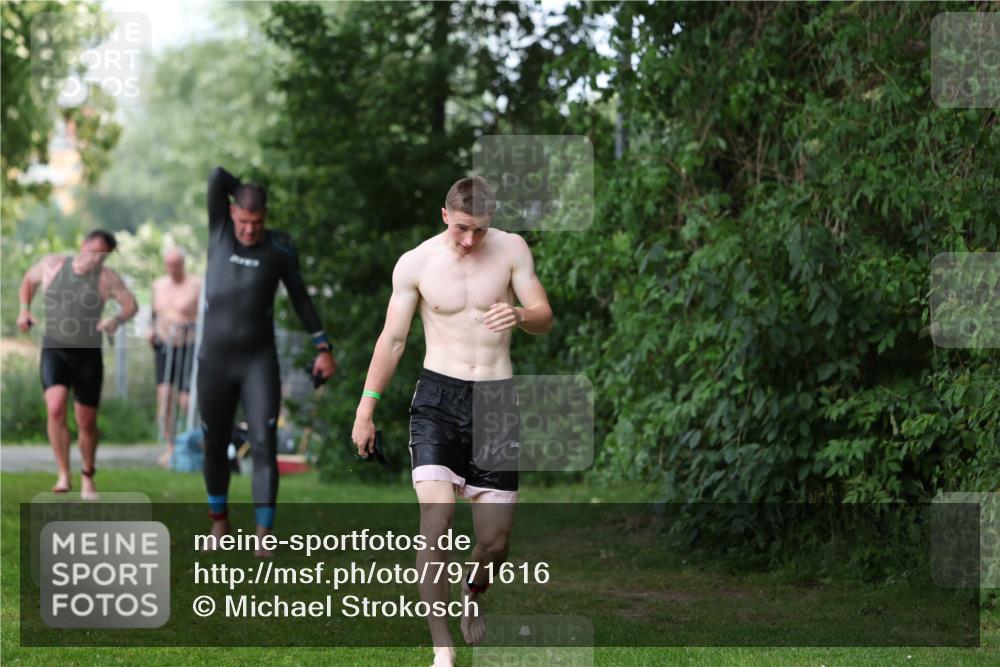 15.06.2025 - 7 Türme Triathlon Michael Strokosch http://msf.ph/oto/7971616 15.06.2025 13:01:00 Schwimmen 847, 1080, 1096, 1192, 1200 meine-sportfotos.de