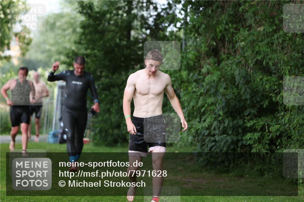 15.06.2025 - 7 Türme Triathlon Michael Strokosch http://msf.ph/oto/7971628 15.06.2025 13:01:00 Schwimmen 847, 1080, 1096, 1192, 1200 meine-sportfotos.de